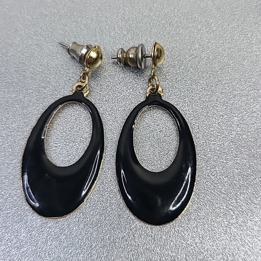 Retro 80's Earrings Studs Black Gold Tone Lightweight Oval Shape Preppy Style - Picture 4 of 6